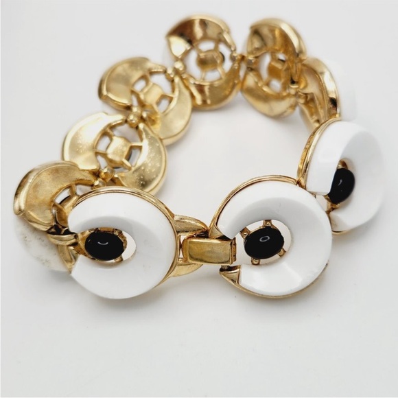 Vintage Crown Trifari Santa Anita White & Black Lucite Link Bracelet & Earrings - Picture 6 of 8